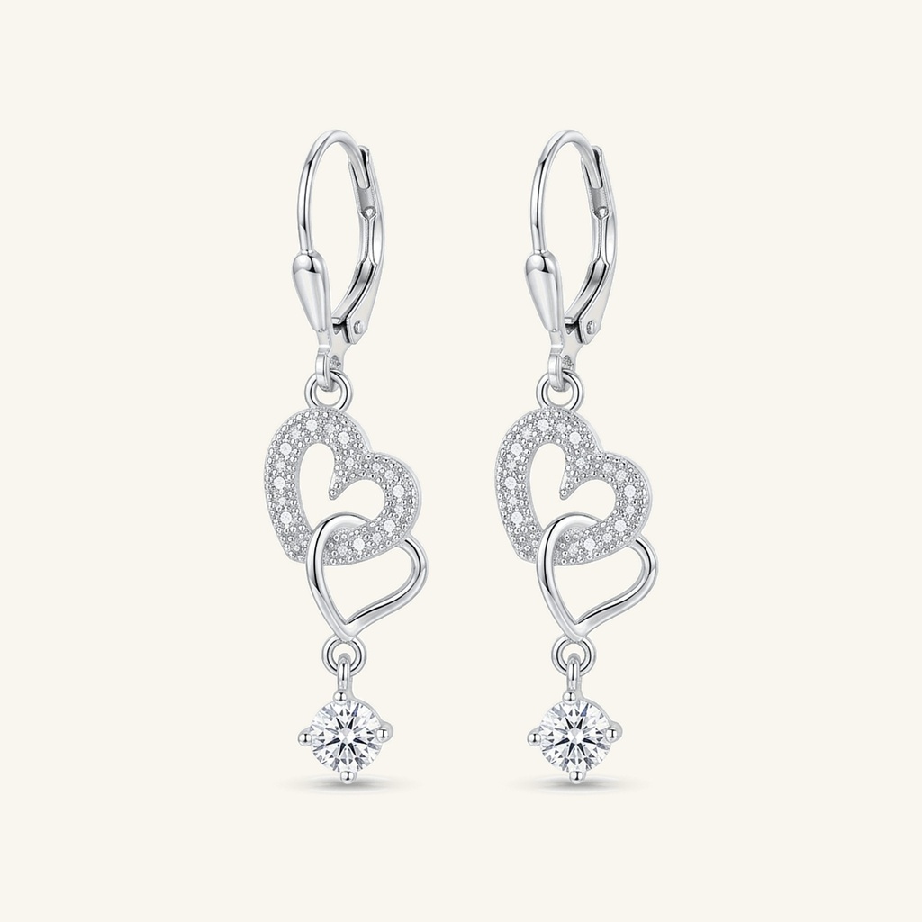 Aretes Doble Corazón Brillante · Baño de Rodio