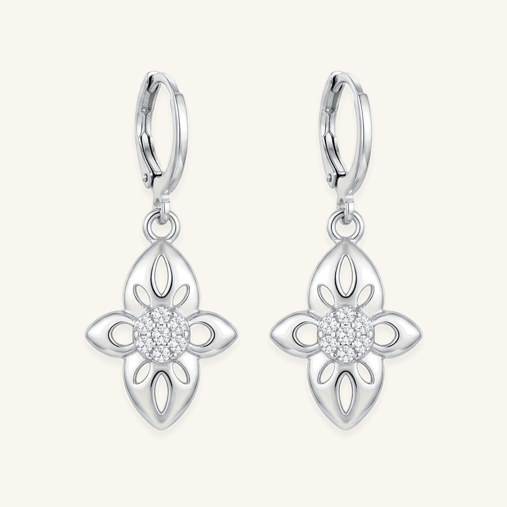Aretes Flor Calada Brillante · Baño de Rodio
