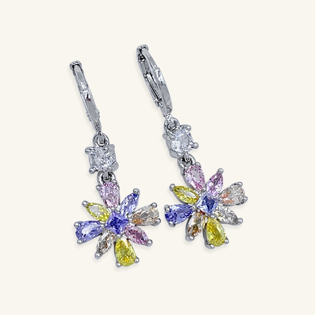 [VACORD036489] Aretes Flor Multicolor Radiante · Baño de Rodio